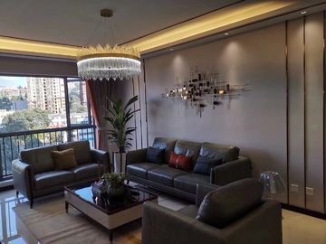 Дизайн роскошной кожаной мебели софы живущей комнаты гостиницы коммерчески классический